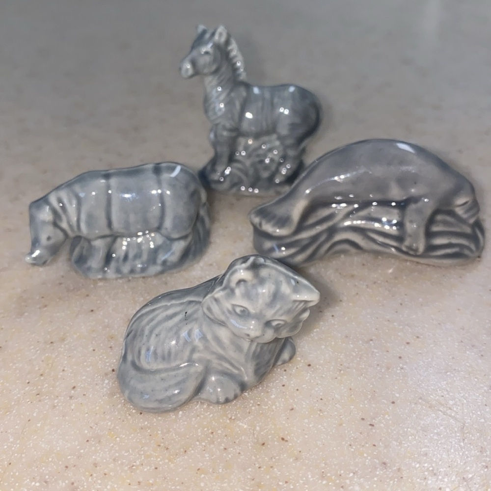 Vintage wade England display Gray Animal Figurines Set Cat kitty cat